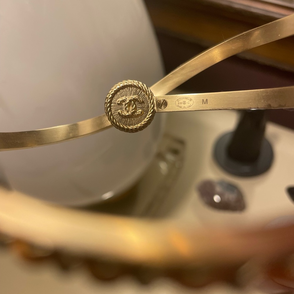 CHANEL Lambskin pearl twist CC bangle bracelet - Picture 2 of 7
